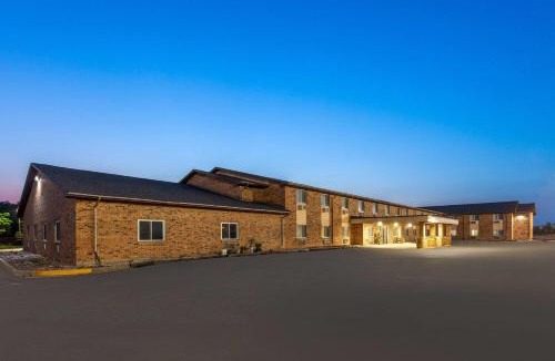 Manistee Hotel | Baymont by Wyndham Manistee