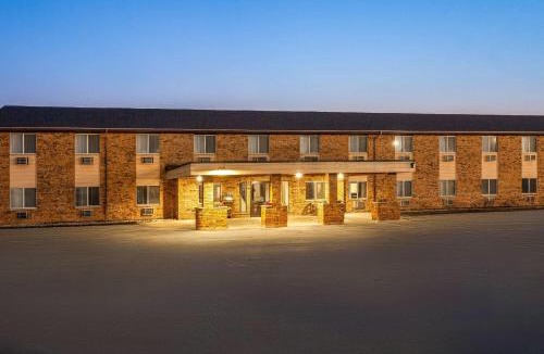 Manistee Hotel | Baymont by Wyndham Manistee