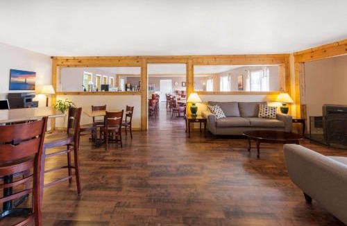 Manistee Hotel | Baymont by Wyndham Manistee