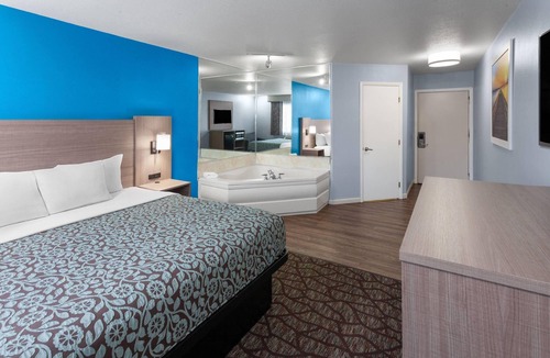 Manistee Hotel | Baymont by Wyndham Manistee