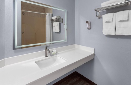 Manistee Hotel | Baymont by Wyndham Manistee