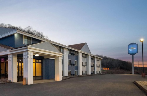 Mankato Hotel | Baymont by Wyndham Mankato
