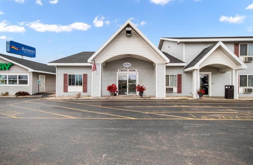 Marinette Hotel | Baymont by Wyndham Marinette
