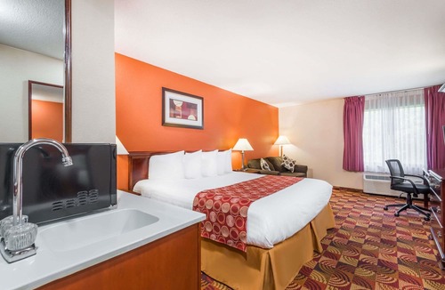 Plainfield Hotel | Baymont by Wyndham Plainfield/ Indianapolis Arpt Area