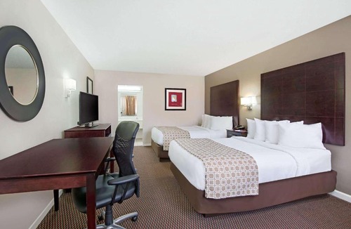 Sandusky Hotel | Baymont by Wyndham Sandusky