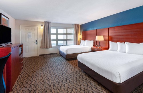 St Ignace Hotel | Baymont by Wyndham St. Ignace Lakefront