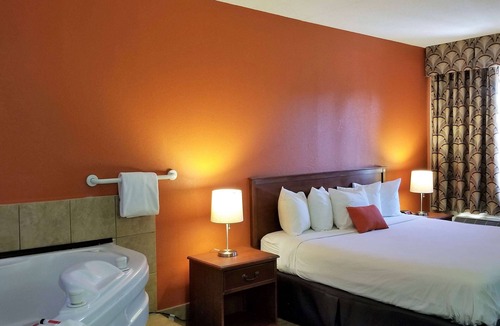 Southport Hotel | Baymont by Wyndham Indianapolis South