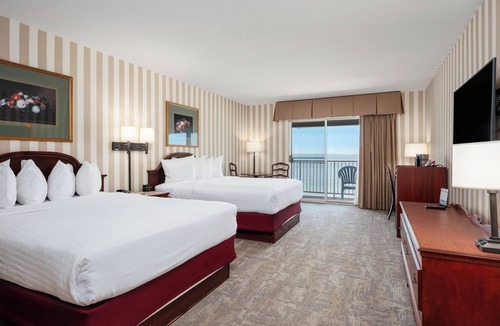 Traverse City Hotel | Bayshore Resort