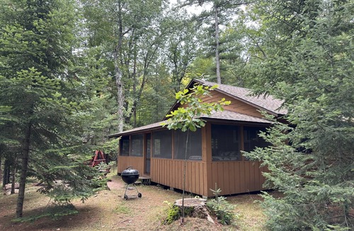 Hazelhurst Cabin | Bayview, 2 bdr with fireplace at Black's Cliff Resort