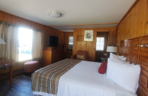 St Ignace Hotel | Bayview Lakefront Motel