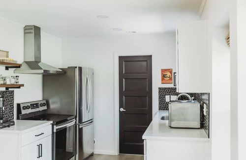 Wichita House | Baywatch House a Retro Charming 3-bedroom in delightful Wichita