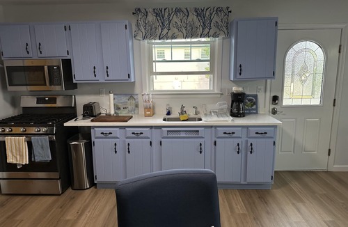Seabrook House | Beach Apt | Steps to the Beach | Lawn | Parking