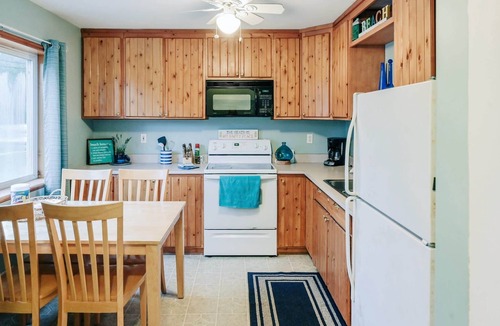Oscoda Cottage | Beach Club of Oscoda Cottages