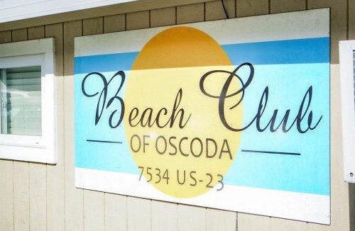 Oscoda House | Beach Club of Oscoda Garden Cottage on the Lake