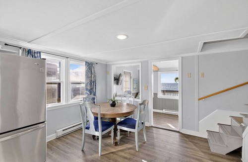 Matunuck House | Beach Front Sunrise Cottage