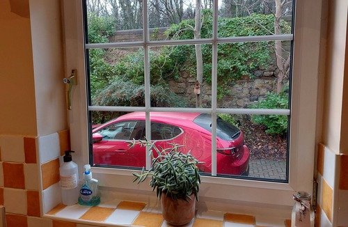 Bonnybridge Apartment | Beach Ground Floor Flat, Edinburgh, Golf Coast & Festival Sleeps 4,