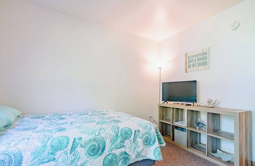 Oscoda Hotel | Beach Hotel Room · Havenwood Shores No. 10