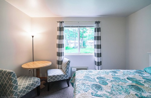 Oscoda Hotel | Beach Hotel Room · Havenwood Shores No. 12