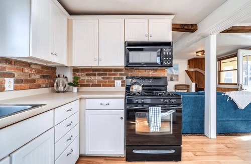 Ocean Park House | Beach House 3 Minute Walk to the Beach. Next to Ocean Park. Location-Location