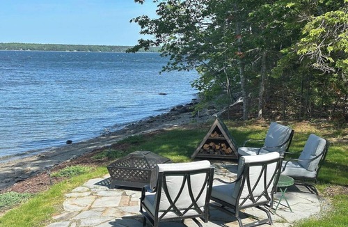 Surry House | Beachcomber Cottage-Oceanfront!