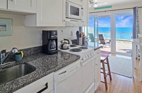 North Truro Condo | Beachfront 1BD-A/C, Amazing Water Views & Sunsets, Direct Beach Access