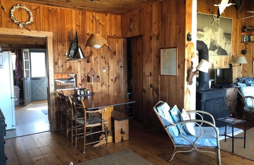 Granite Point Cottage | Beachfront 3-bedroom cottage, Granite Pt, AC, WiFi, Views