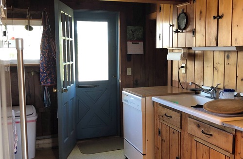 Granite Point Cottage | Beachfront 3-bedroom cottage, Granite Pt, AC, WiFi, Views