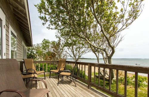 North Chatham House | Beachfront Bungalow on 2 acres between Bay and Pond