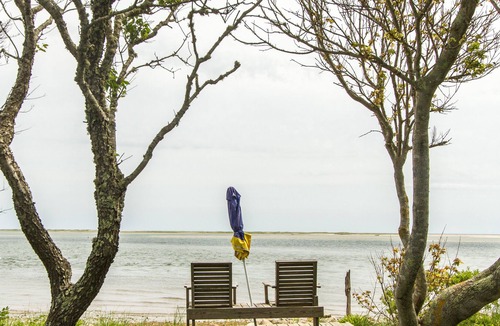 North Chatham House | Beachfront Bungalow on 2 acres between Bay and Pond