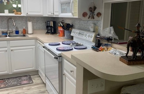 Ocean Shores Condo | Beachfront Condo at quiet end of Ormond Beach. Snowbirds Welcome !