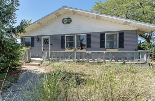 Spring Lake House | Beachfront cottage on North Shore Grand Haven