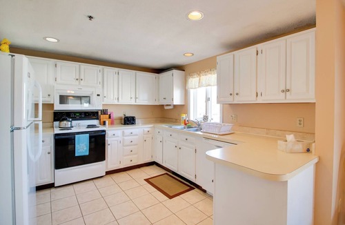 Ocean Park Condo | Beachfront Old Orchard Beach Condo w/Balcony