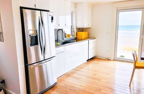 Kenberma House | Beachfront on Nantasket - Renovated Cottage
