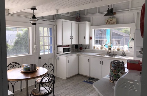 Rockport Cottage | Beachfront retreat - just steps from ocean