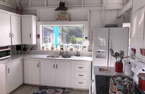 Rockport Cottage | Beachfront retreat - just steps from ocean