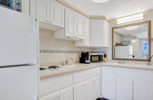 Ortona Park Apartment | Beachfront studio escape w/balcony ocean views