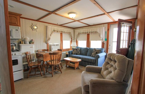 East Sandwich Cottage | Beachland H