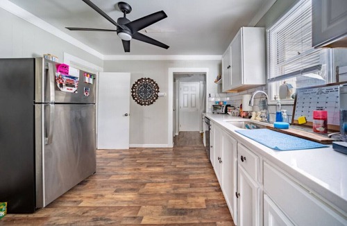 Woodmere House | Beachwood-Woodmere-Orange 3 br 1 bath king bed