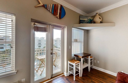 Gulf Place Apartment | Beachy condo with free WiFi & shared pools, hot tub - short walk to the beach