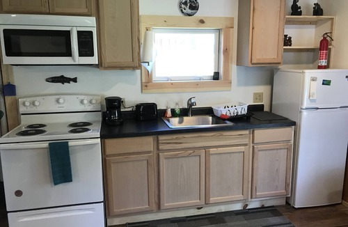 Federal Dam Cabin | Bear Den Cabin - 3 blocks from the iconic Federal Dam and Leech Lake!