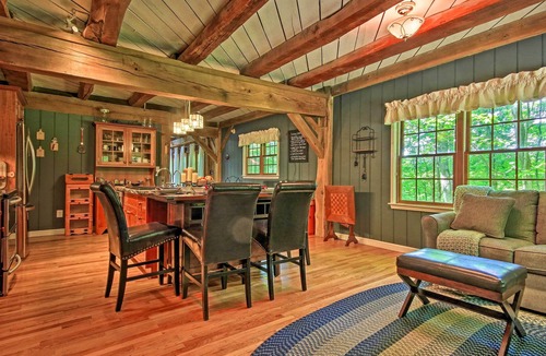 Acme House | 'Bear's Eye View' - Mountain Retreat w/ Hot Tub!