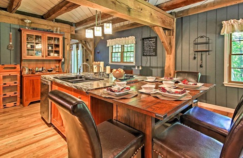 Acme House | 'Bear's Eye View' - Mountain Retreat w/ Hot Tub!