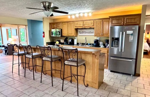 Monticello House | Bearcat Lookout/Marina/Hot Tub/Games/5 BR + 3 BA