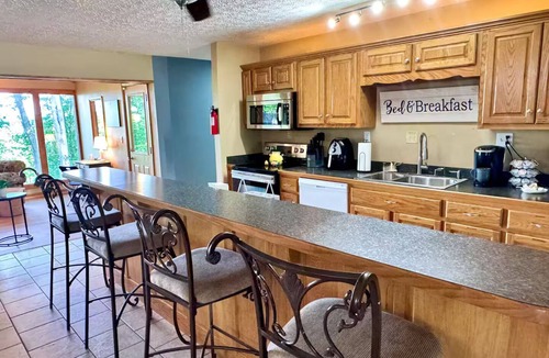 Monticello House | Bearcat Lookout/Marina/Hot Tub/Games/5 BR + 3 BA