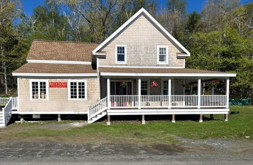 Northwest Piscataquis Bed & Breakfast | Bears Den Lodge B & B Room 4
