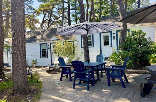 Ocean Park Cottage | beautiful 1 bedroom cabin only 50 ft from beach