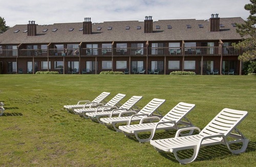 Breezy Point Apartment | Beautiful 1 bedroom unit at resort, sleeps 8