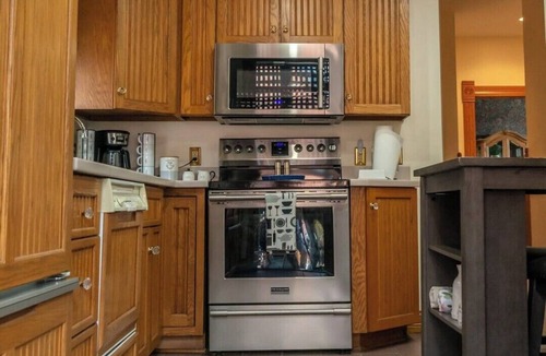 Fort Wayne Apartment | Beautiful 1-bedroom apartment in Victorian Historic Home