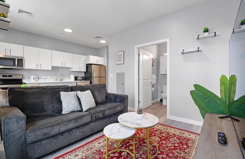 Everett Apartment | Beautiful 1BR Near Encore Boston lcxg