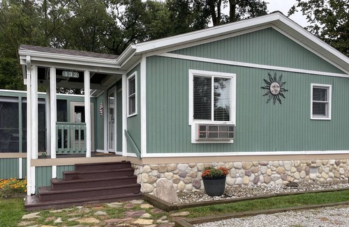 Brimfield Cottage | Beautiful 2 bedroom cottage, 75ft of waterfront